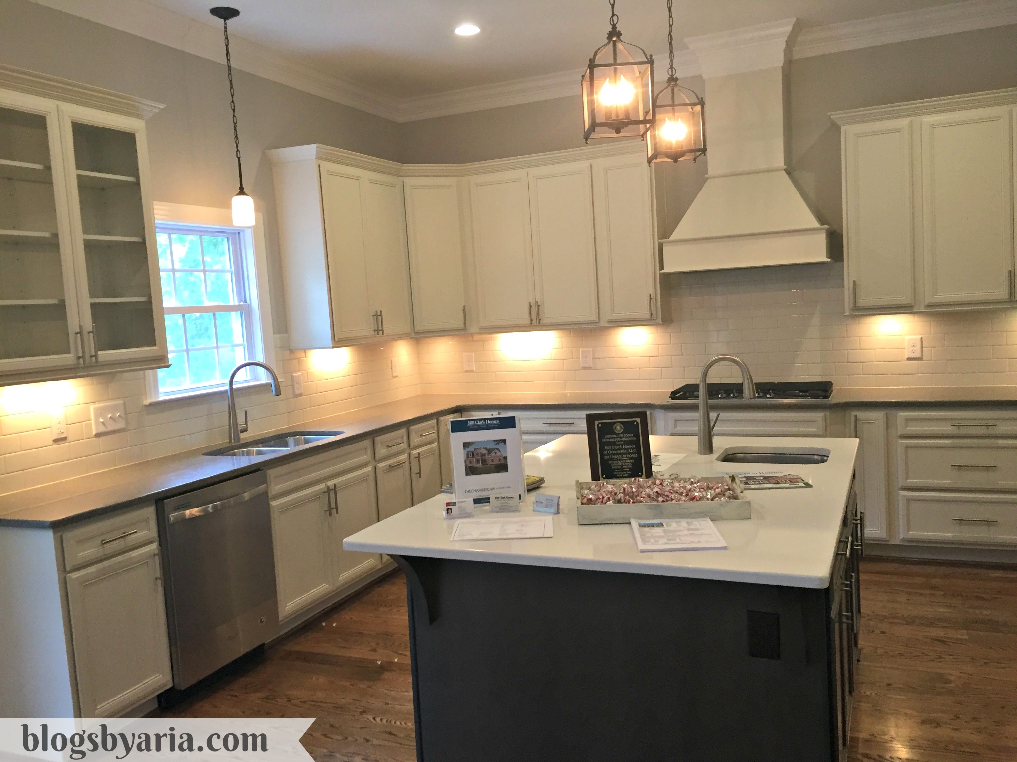 white kitchen quartz counter tops