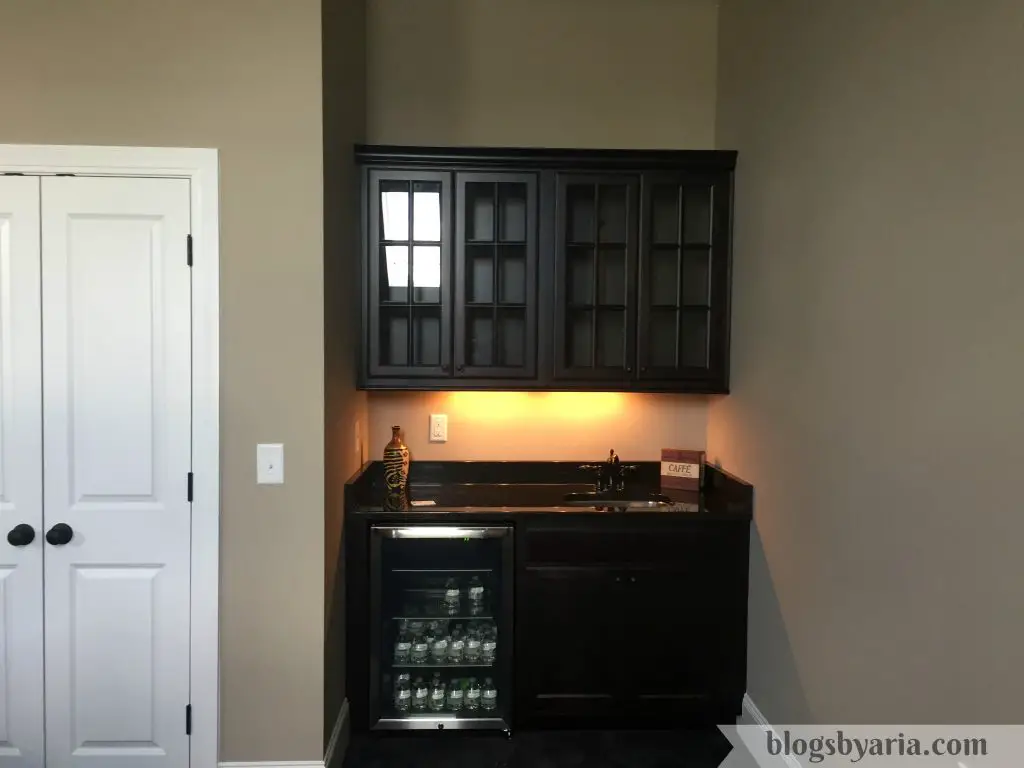 wet bar in bonus room