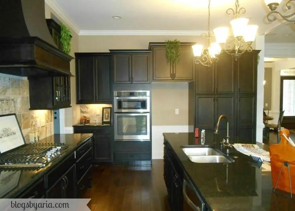 black kitchen cabinets