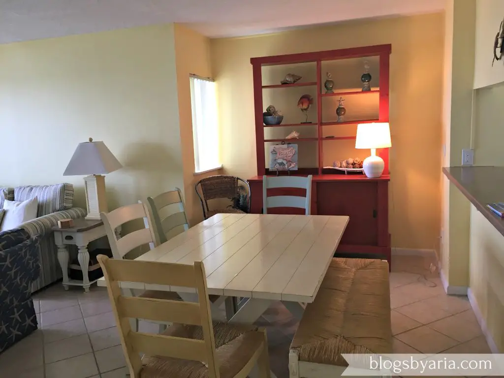 beach house dining room