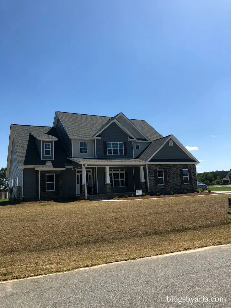 traditional/craftsman style house