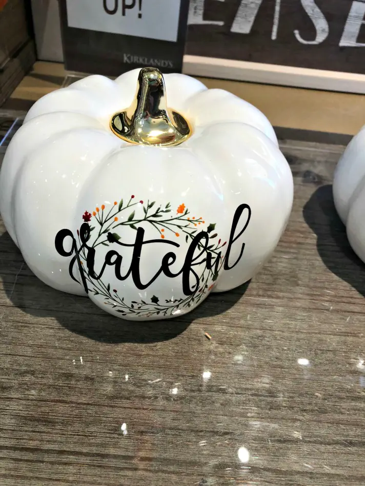 White Grateful Wreath Pumpkin