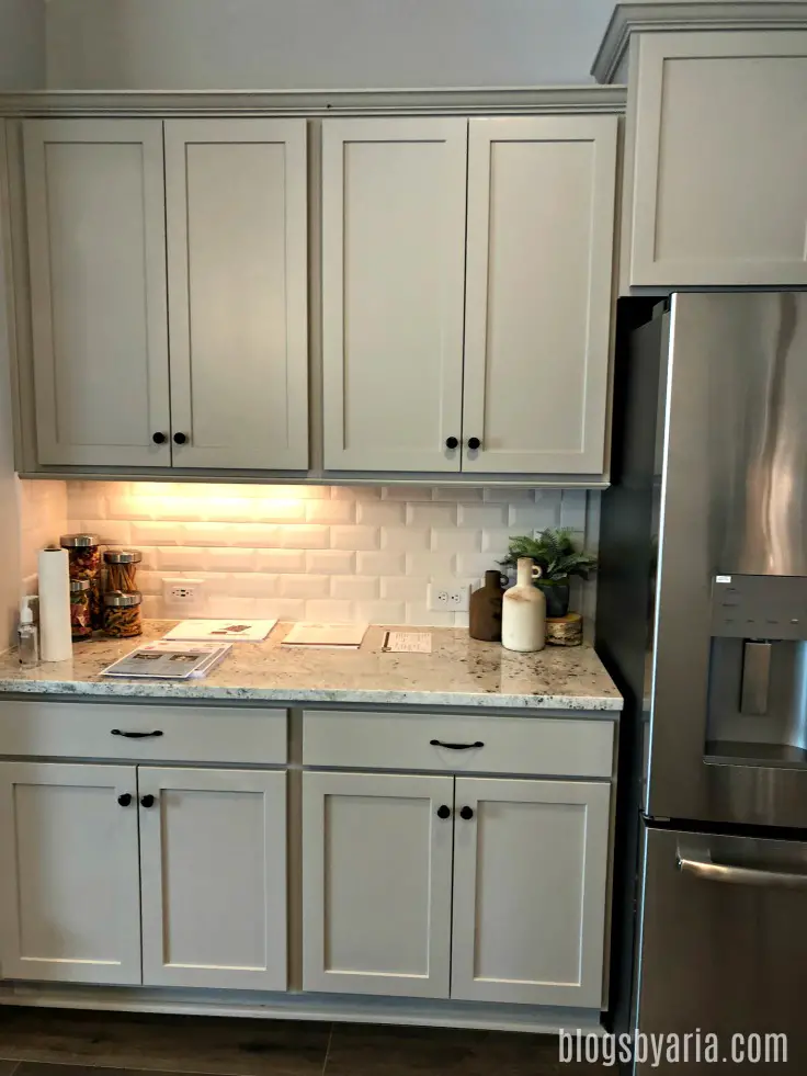 gray/beige cabinets