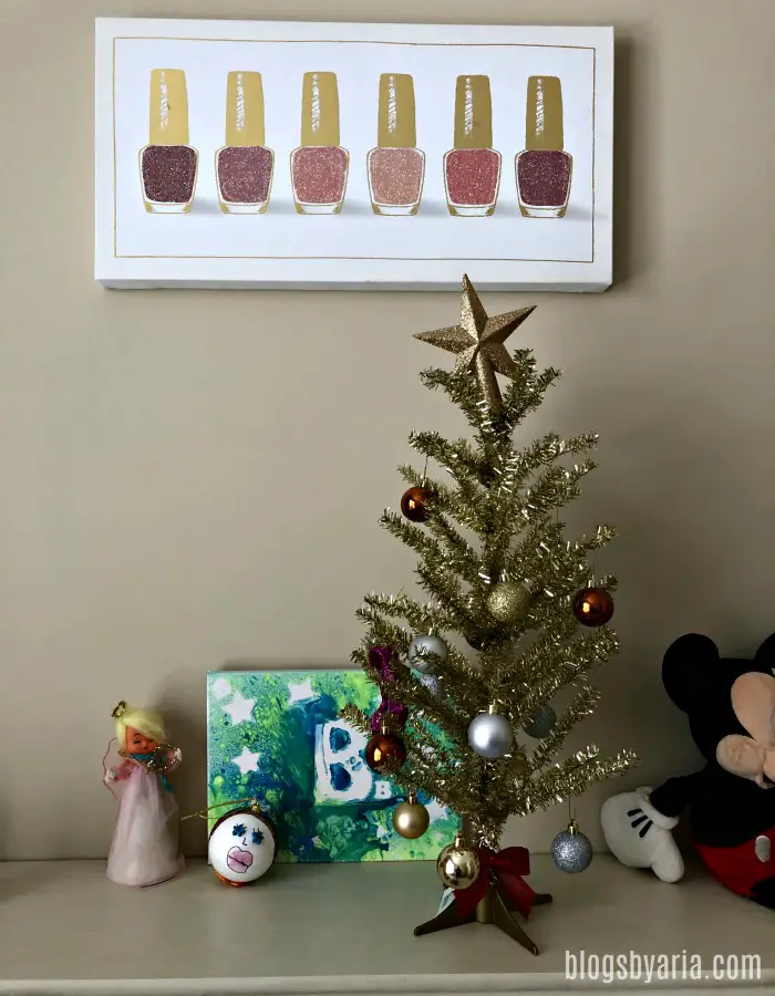 https://blogsbyaria.com/wp-content/uploads/2018/12/holiday-home-tour-brianna-mini-tree.jpg