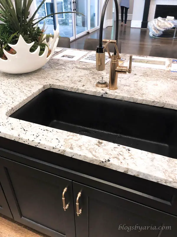 the dark sink makes the countertop pop