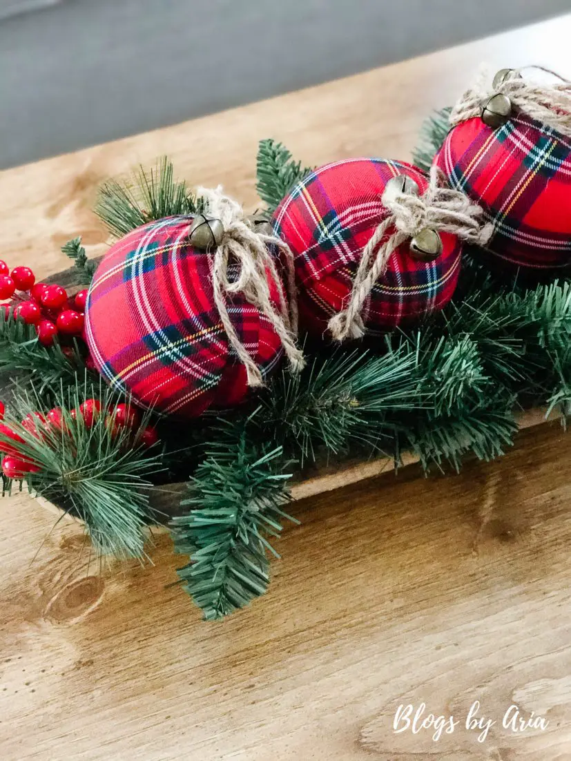 diy Christmas table centerpiece