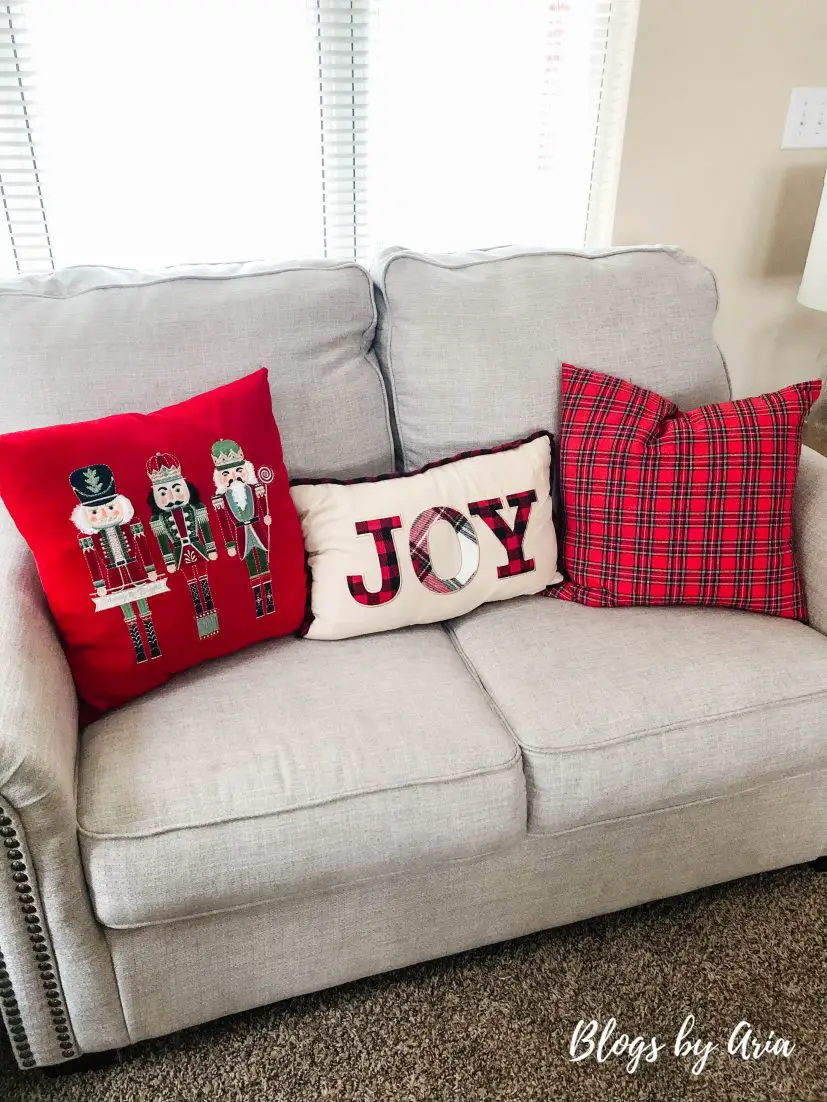 holiday throw pillows