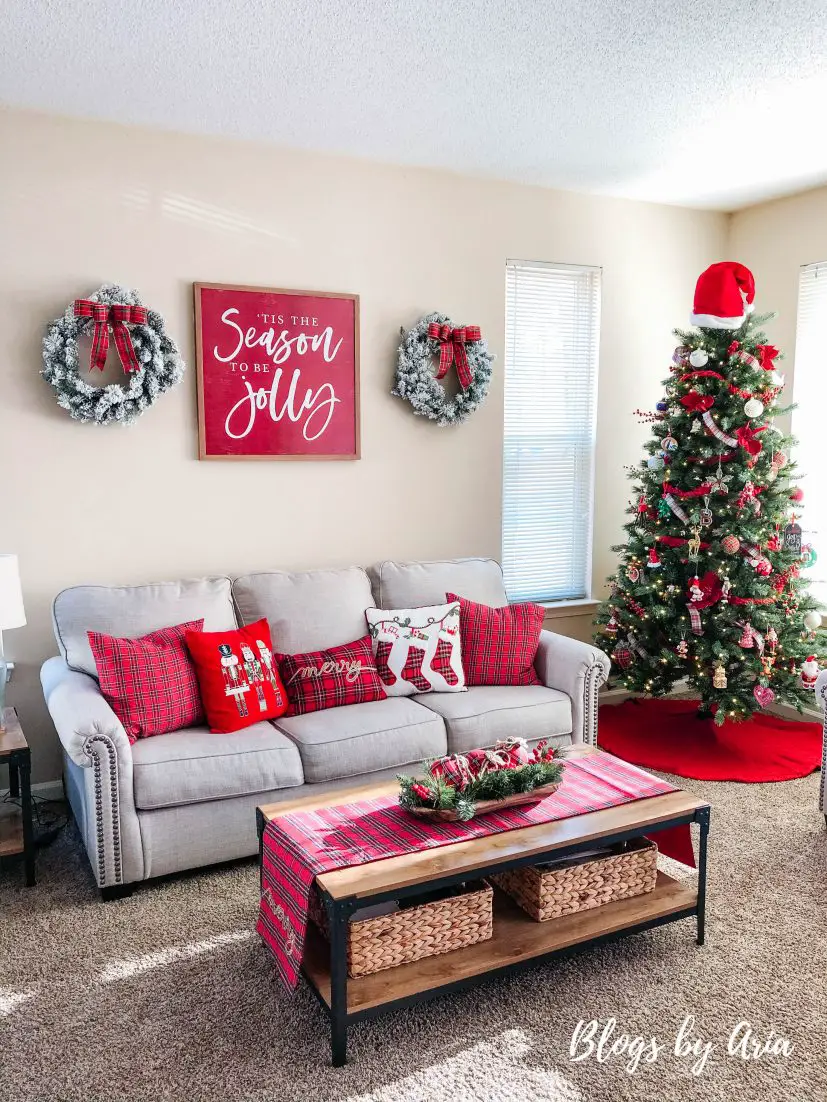 use wreathes to decorate walls for Christmas on a budget