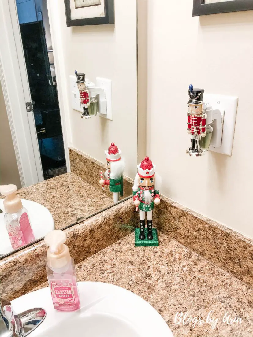 festive holiday bathroom