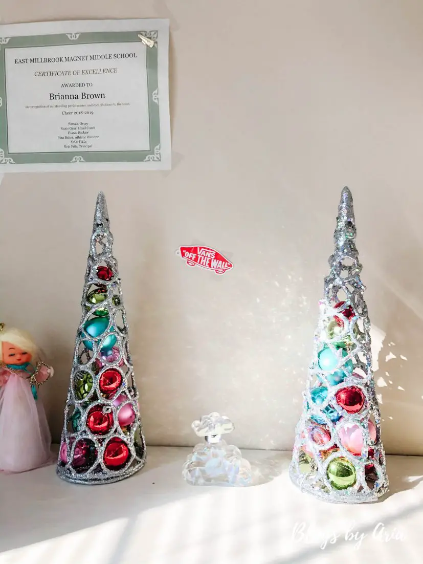 girls Christmas decor