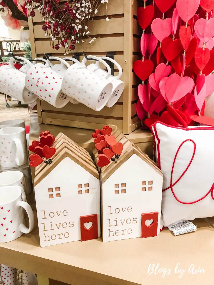 https://blogsbyaria.com/wp-content/uploads/2020/01/valentines_decor-2-827x1102.jpg