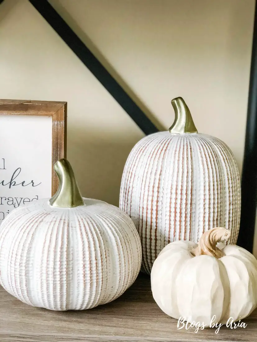 farmhouse pumpkin decor