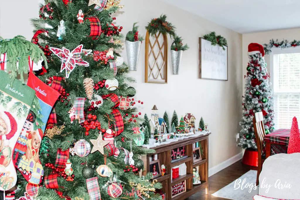 farmhouse Christmas decorating