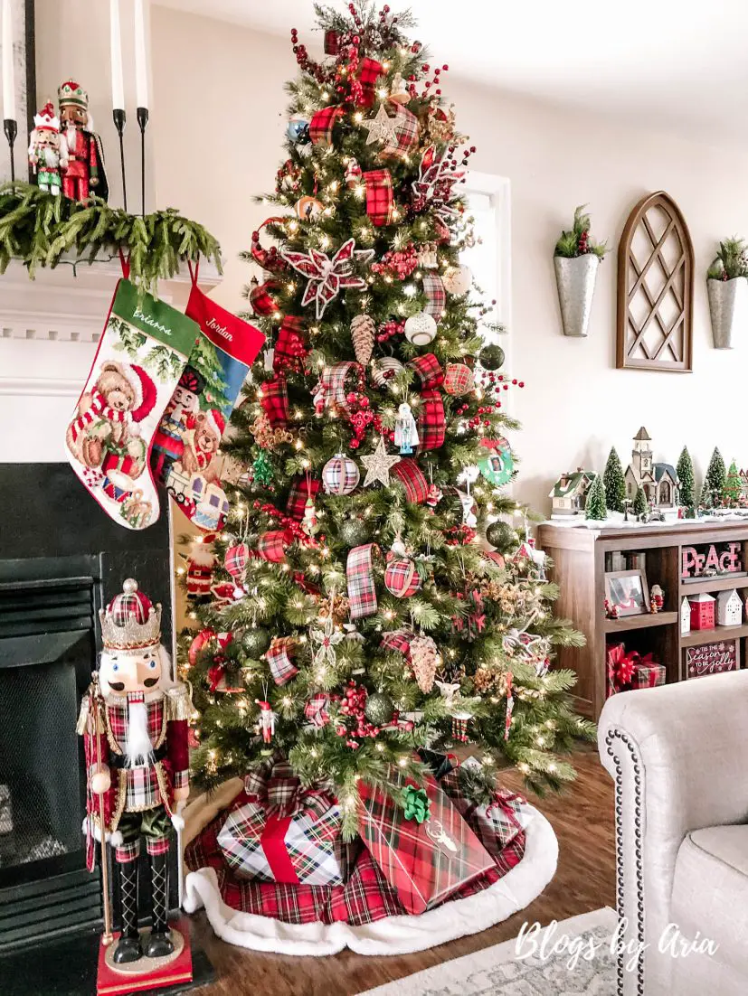 Red Plaid Christmas Tree - Blogs by Aria