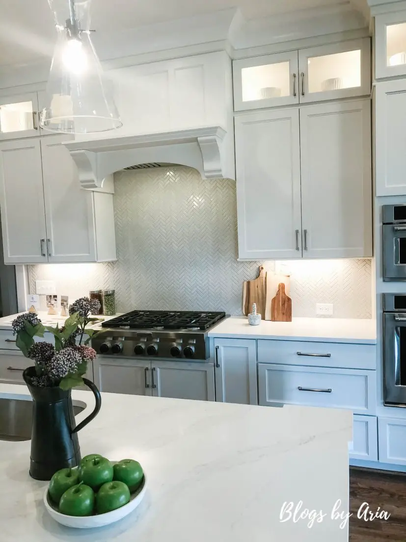 classic white kitchen design